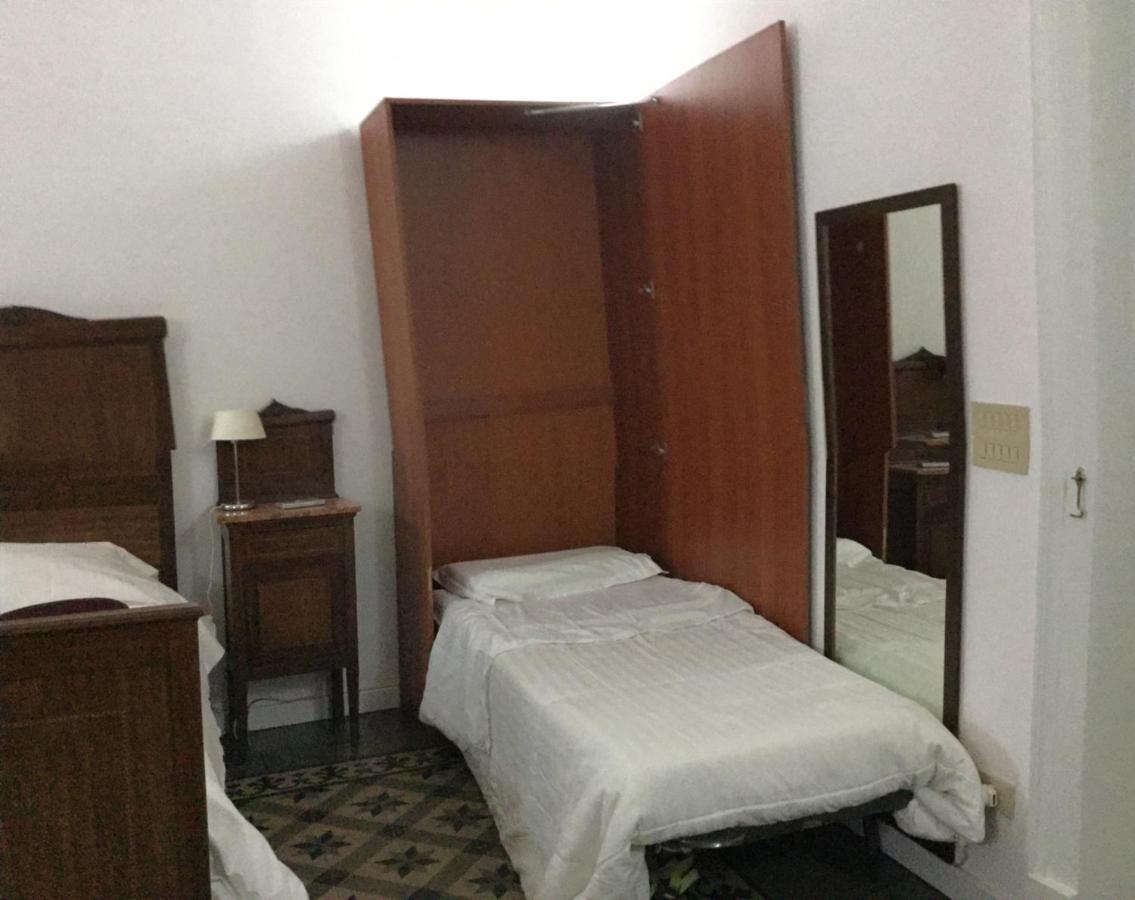 Crispi Accomodation B&B Катания Экстерьер фото